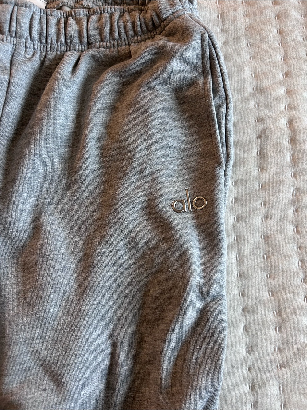 ALO Women’s Accolade Gray Sweatpants NWOT